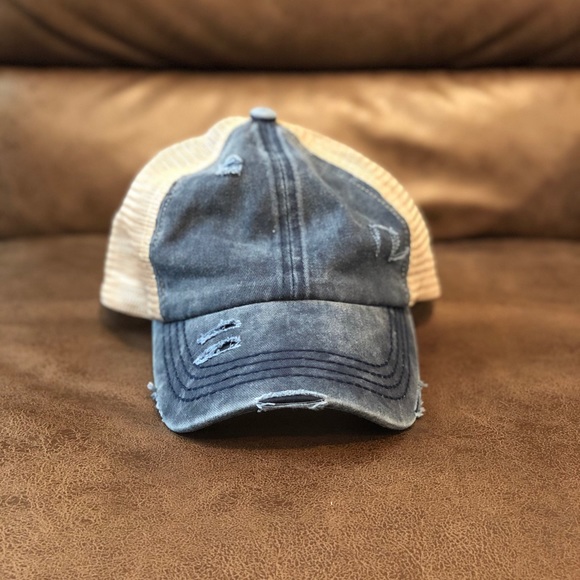 C.C hat - Picture 3 of 5